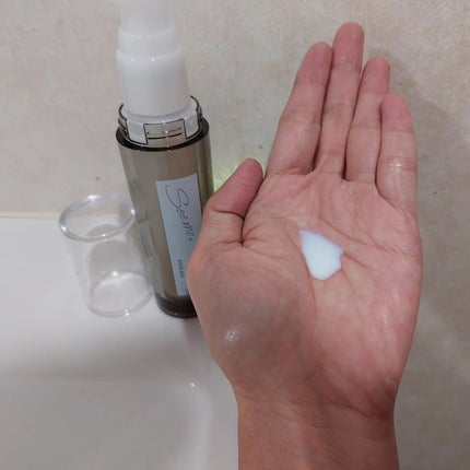 SHIKARI SHIKARI BRIGHTENING W ESSENCEのクチコミ「医薬部外品のブライトニングクリーム。
有効成分ナイアシンアミド配合。
クリームですが液状のテ.....」(3枚目)