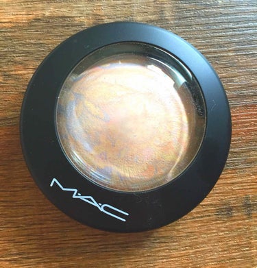 MAC  ミネラライズスキンフィニッシュ   ライトスカペード

👍Good
    ▽ピタッと密着！
    ▽白っぽさ無し！
    ▽ラメ感というよりパール感

👎BAD
    ▼パッケージが開