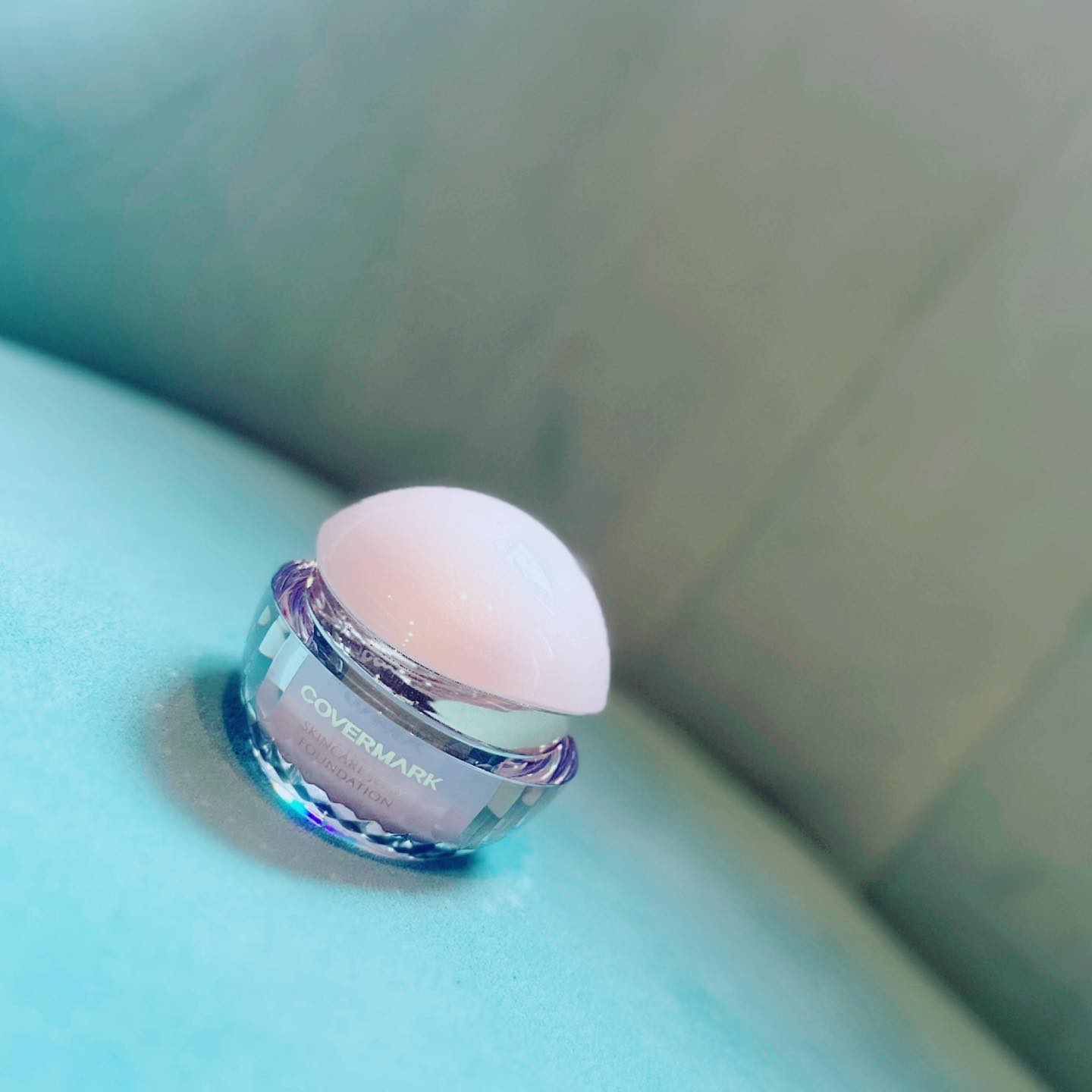 新作コスメ💖

カバーマーク新作ファンデ
スキンケア ジェリーファンデーション
オンラインイベントで体験したよ🥰

これ、新感触なの✨
ぷるんと仕上がるのが好き💖

わたしは、01:明るめの色をチョイス

美容成分贅沢配合で、スキンケ