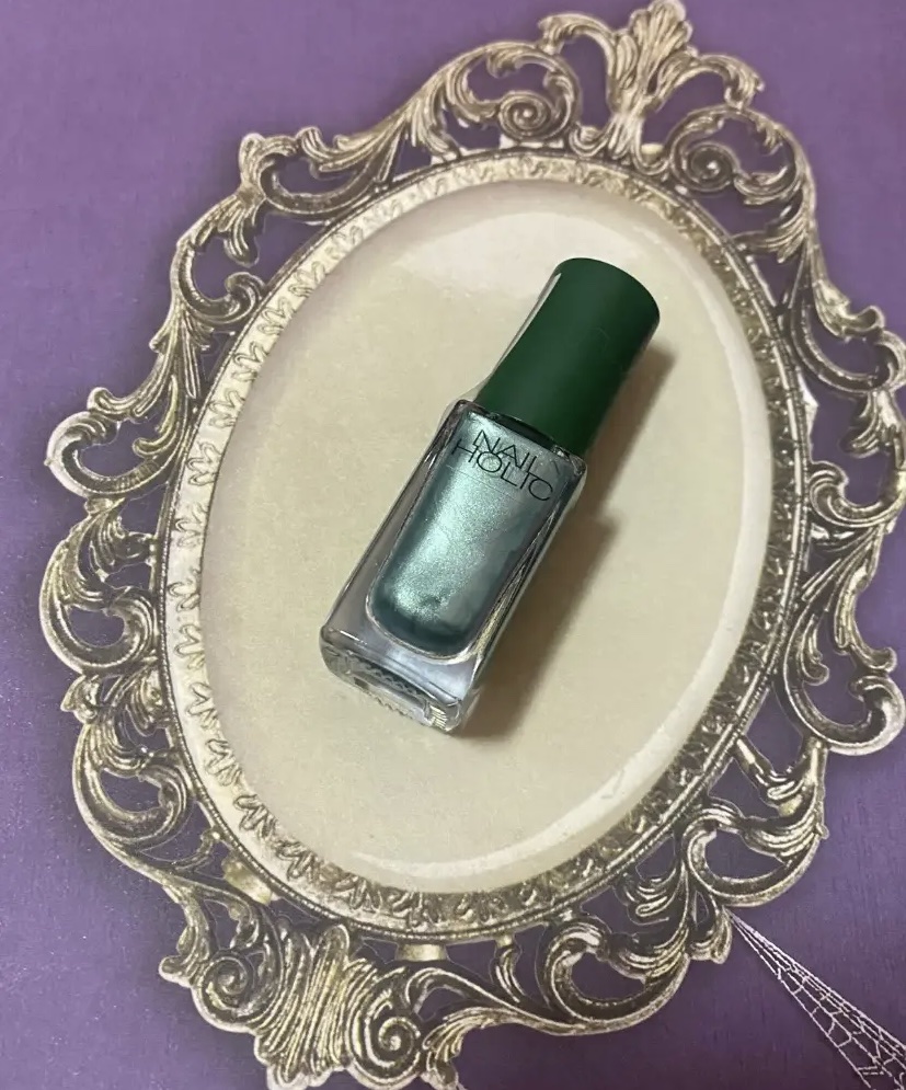 ネイルホリック リミテッドカラー What a glittering holiday! GR733 ホリデーリース/ネイルホリック/マニキュアを使ったクチコミ（1枚目）