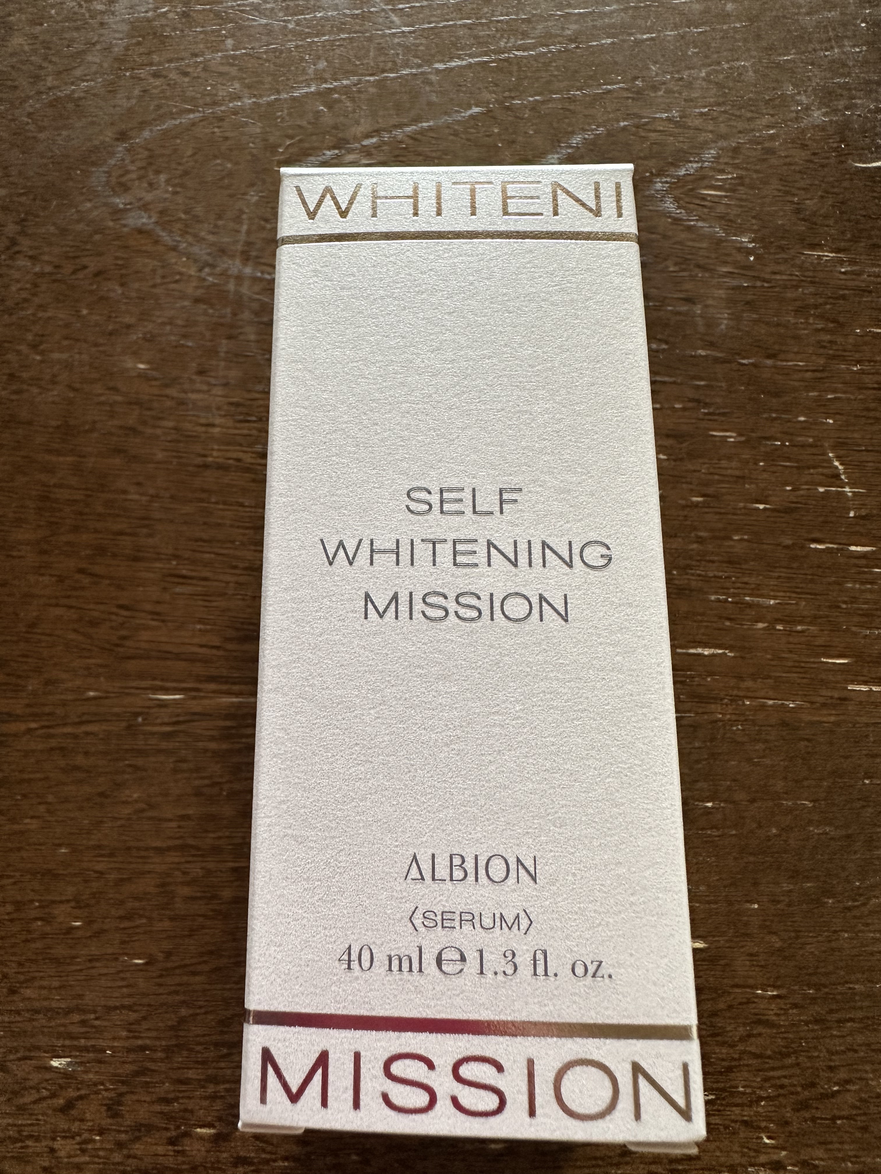 ALBION　の　セルフホワイトニング ミッション　です♪

医薬部外品　の　美白美容液です。

40ml  8800円

美白有効成分が心地良く、角層の隅々まで浸透し、
メラニンの生成を抑え
シミ、そばかすを防ぎます。
まばゆい透明感のあ