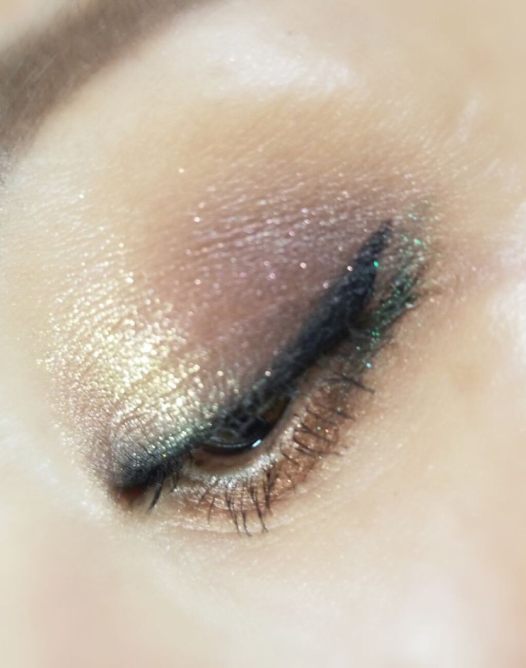 カラークイーン オイルシャドウ/ロレアル パリ/単色アイシャドウを使ったクチコミ(3枚目)