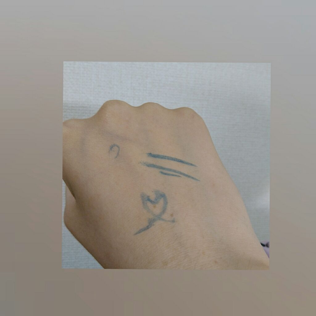 EYE OPENING LINER/UZU BY FLOWFUSHI/リキッドアイライナーを使ったクチコミ(3枚目)