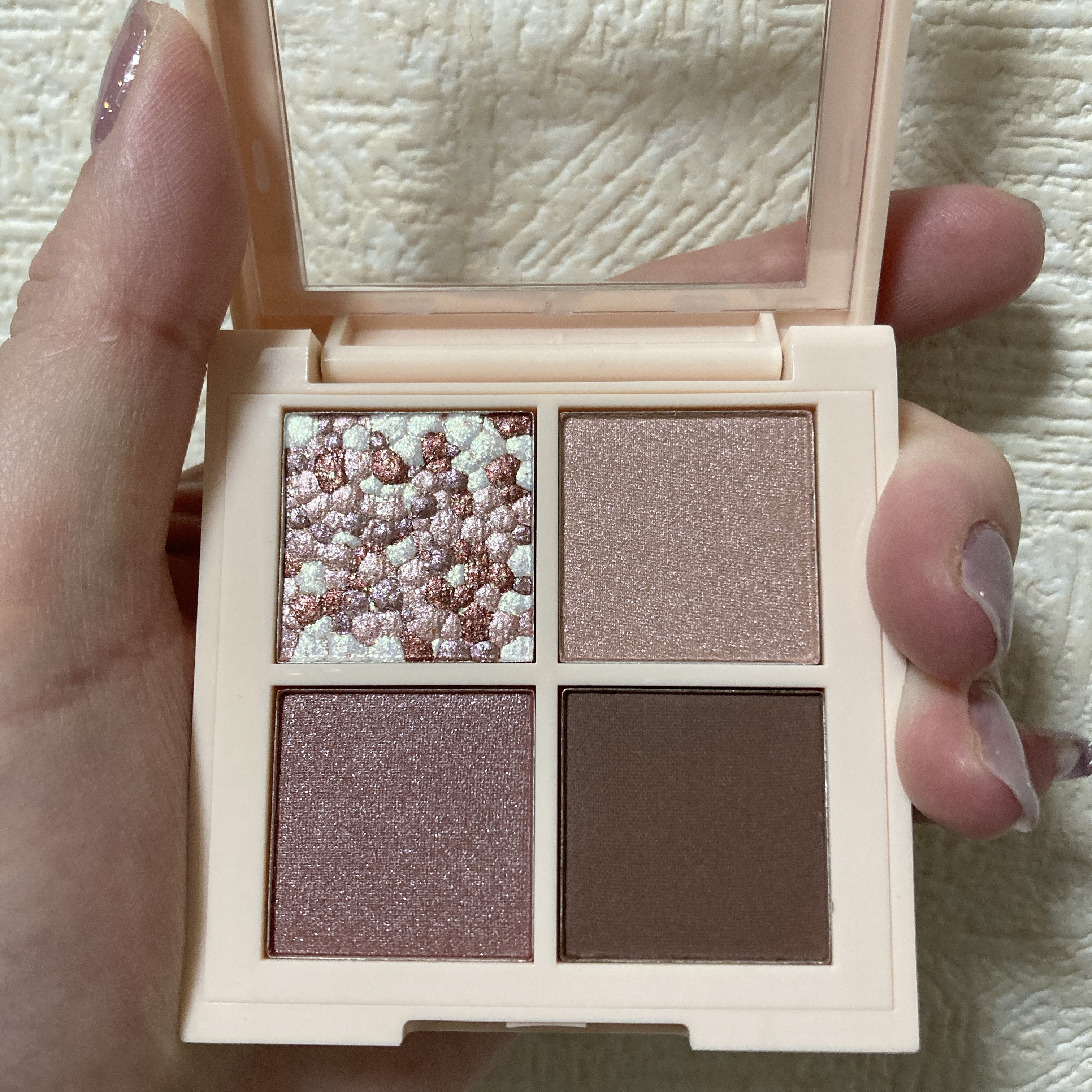 レブロン ダズル アイシャドウ クアッド/REVLON/アイシャドウパレットを使ったクチコミ（1枚目）