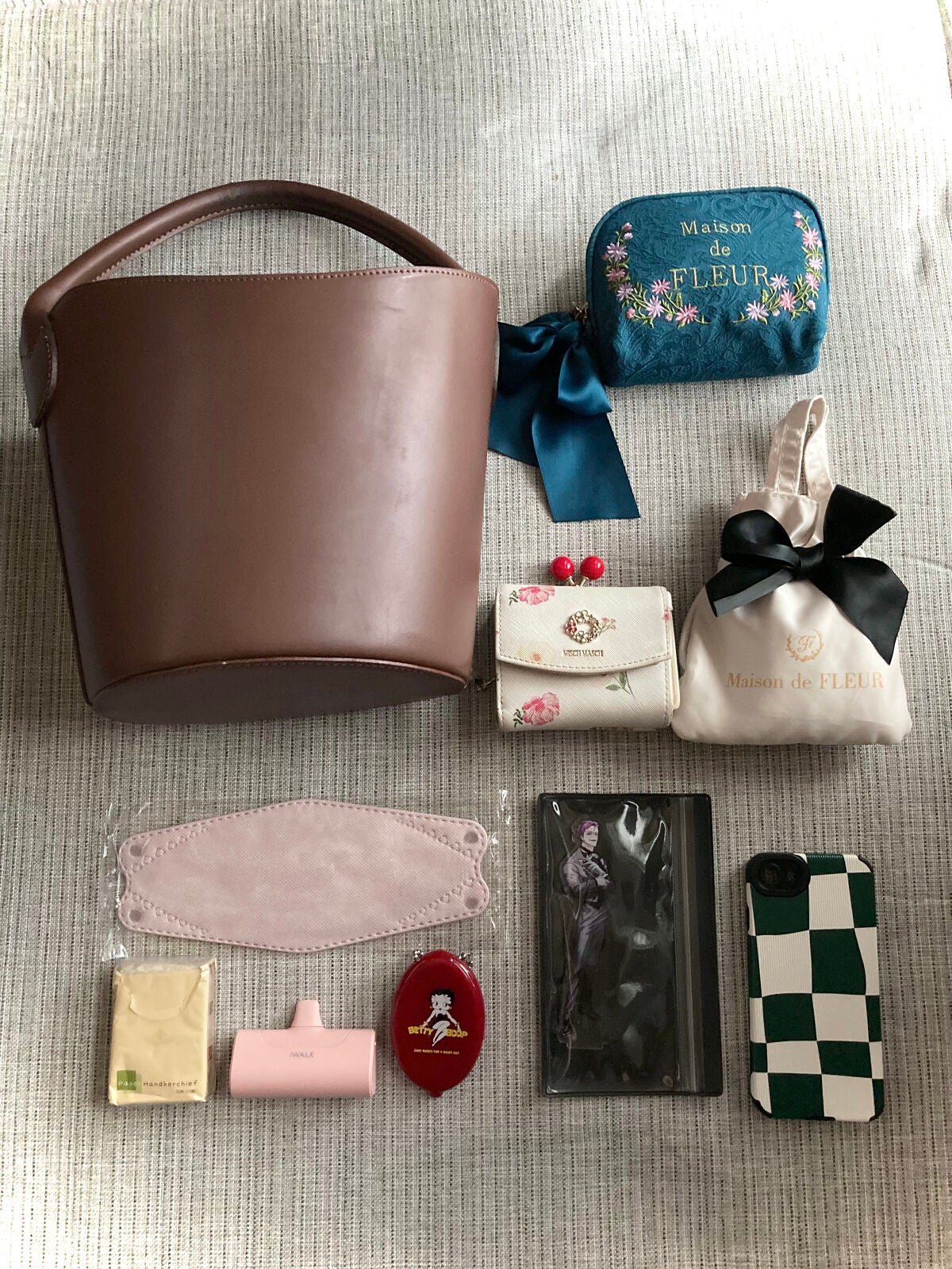 ☁️さっぴー☁️ on LIPS 「カバンの中身✼••┈┈••✼••┈┈••✼••┈┈••✼••┈..」(1枚目)