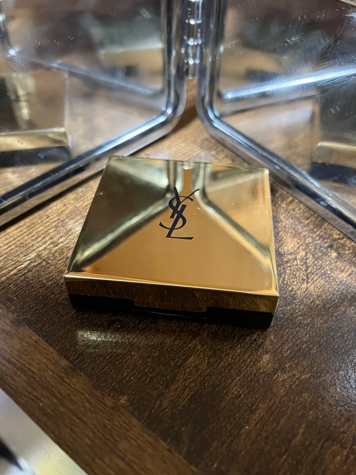 シークインクラッシュ/YVES SAINT LAURENT BEAUTE/単色アイシャドウを使ったクチコミ(2枚目)