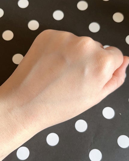 y on LIPS 「まず率直な感想を言わせてください…「塗るだけで瞬時に白肌😳..」(5枚目)