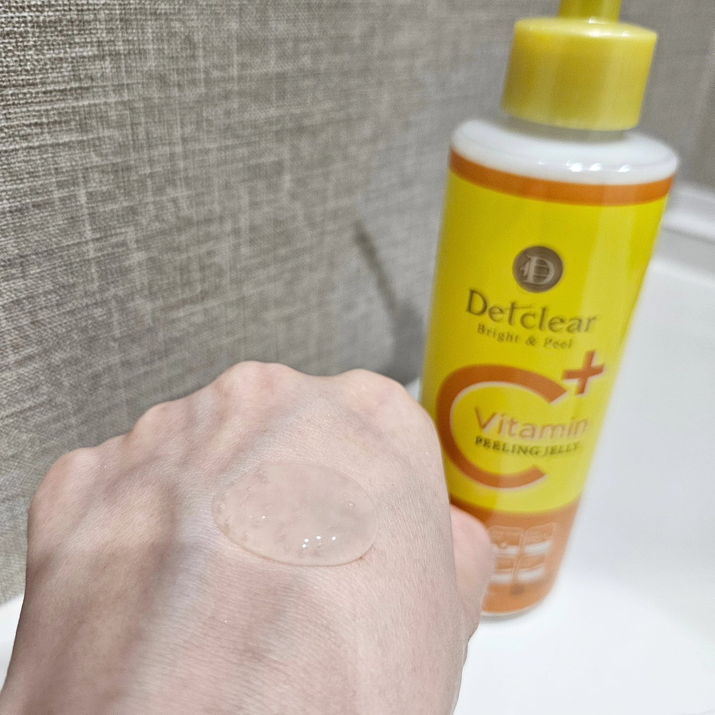 Detclear DETクリア ブライト＆ピール ピーリングジェリー＜ビタミンフルーツの香り＞のクチコミ「DETクリア ブライト＆ピール ピーリングジェリー＜ビタミンフルーツの香り＞を使用しました。
.....」（2枚目）