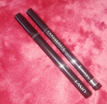 リンメル(右)は、ブラックで、筆が平べったいのが特徴的です。細く書きやすいです。
ファシオ(左)は、ブラウンで、発色はとても良いです。