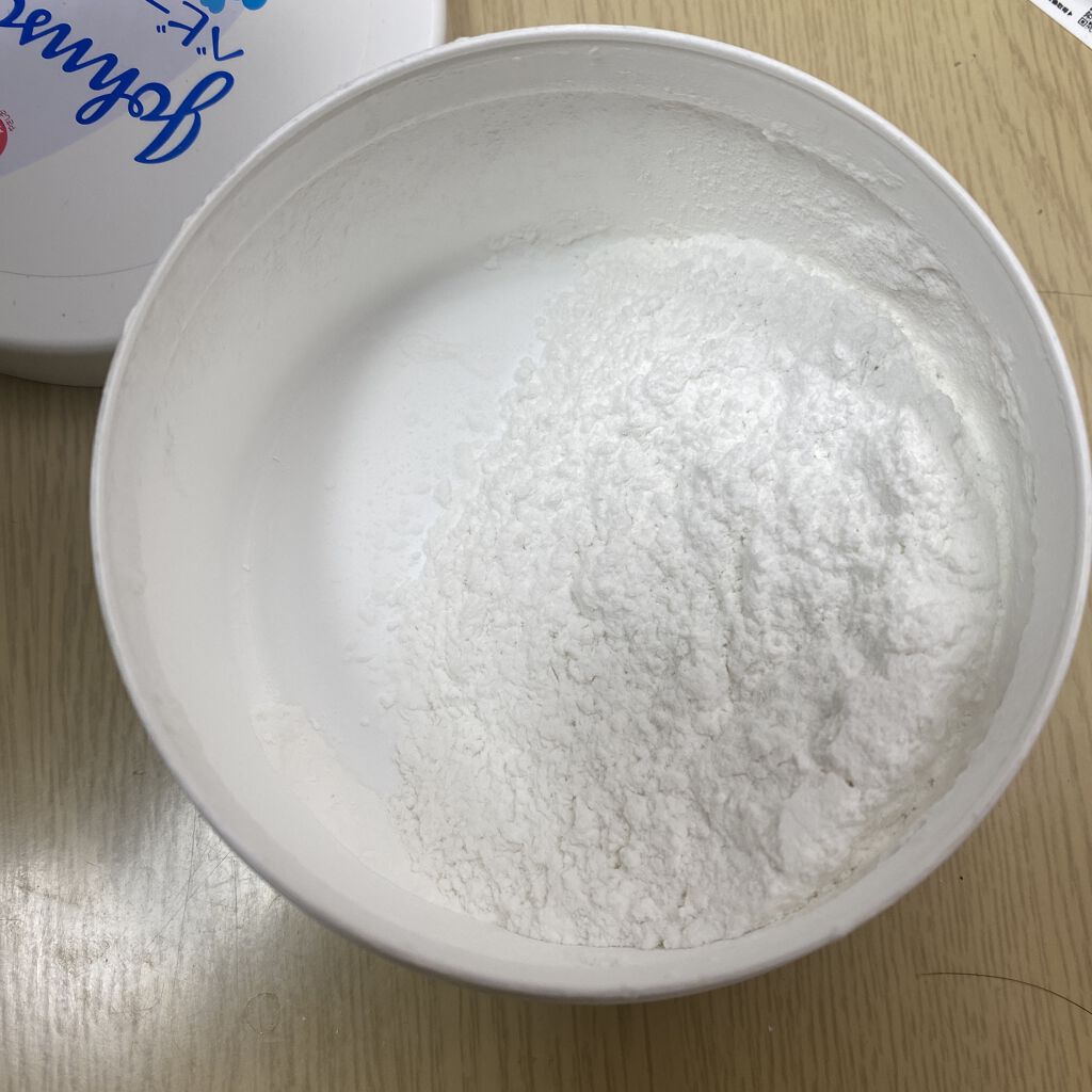 ジョンソンベビー ジョンソン ベビーパウダーのクチコミ「ジョンソン ベビーパウダー

この匂い嗅ぐとお相撲さんを思い出すのは私だけ？
昔、働いていた所.....」（2枚目）