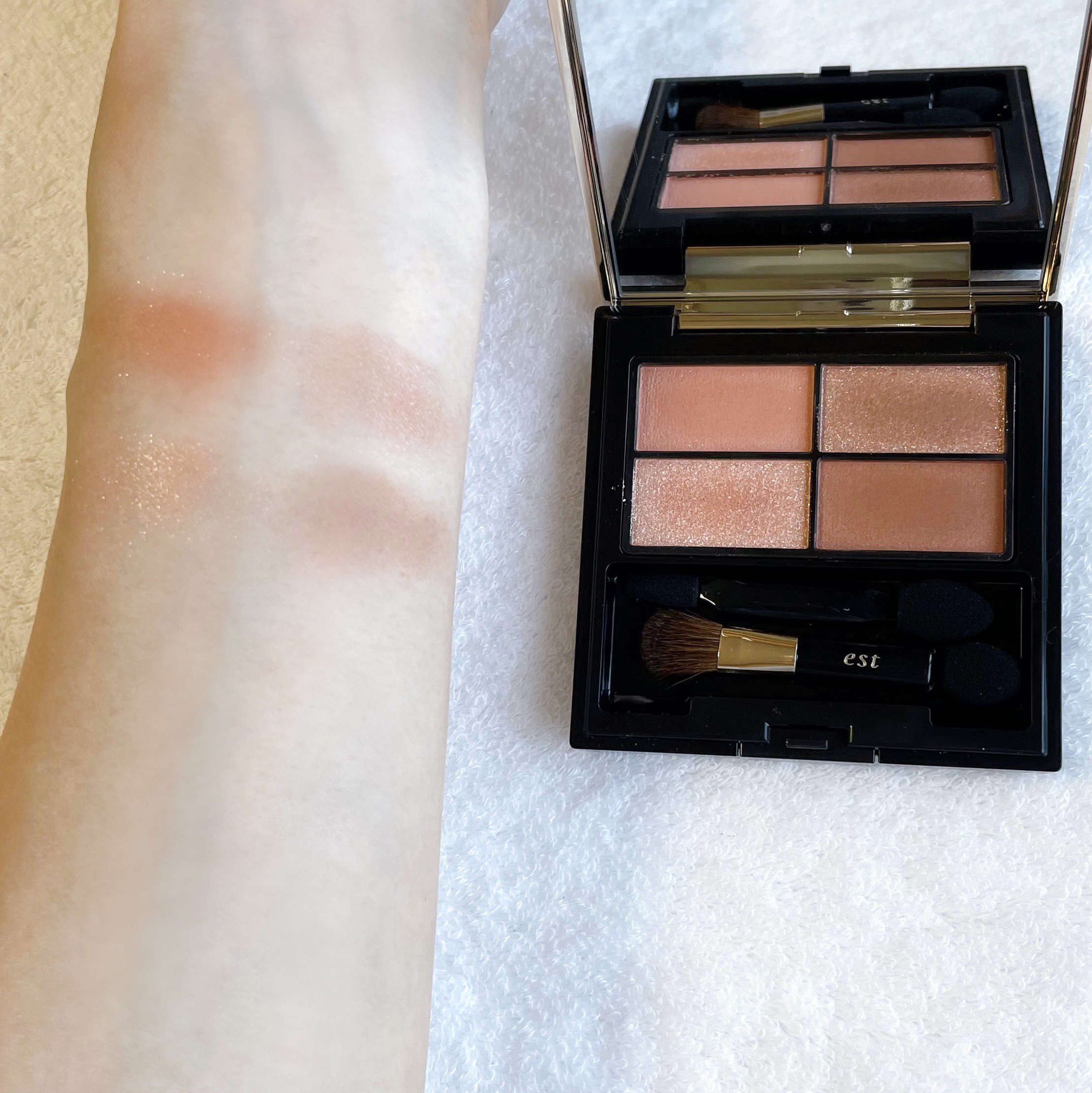 ピュア クラリティ シアー アイシャドウ/est/アイシャドウパレットを使ったクチコミ（3枚目）