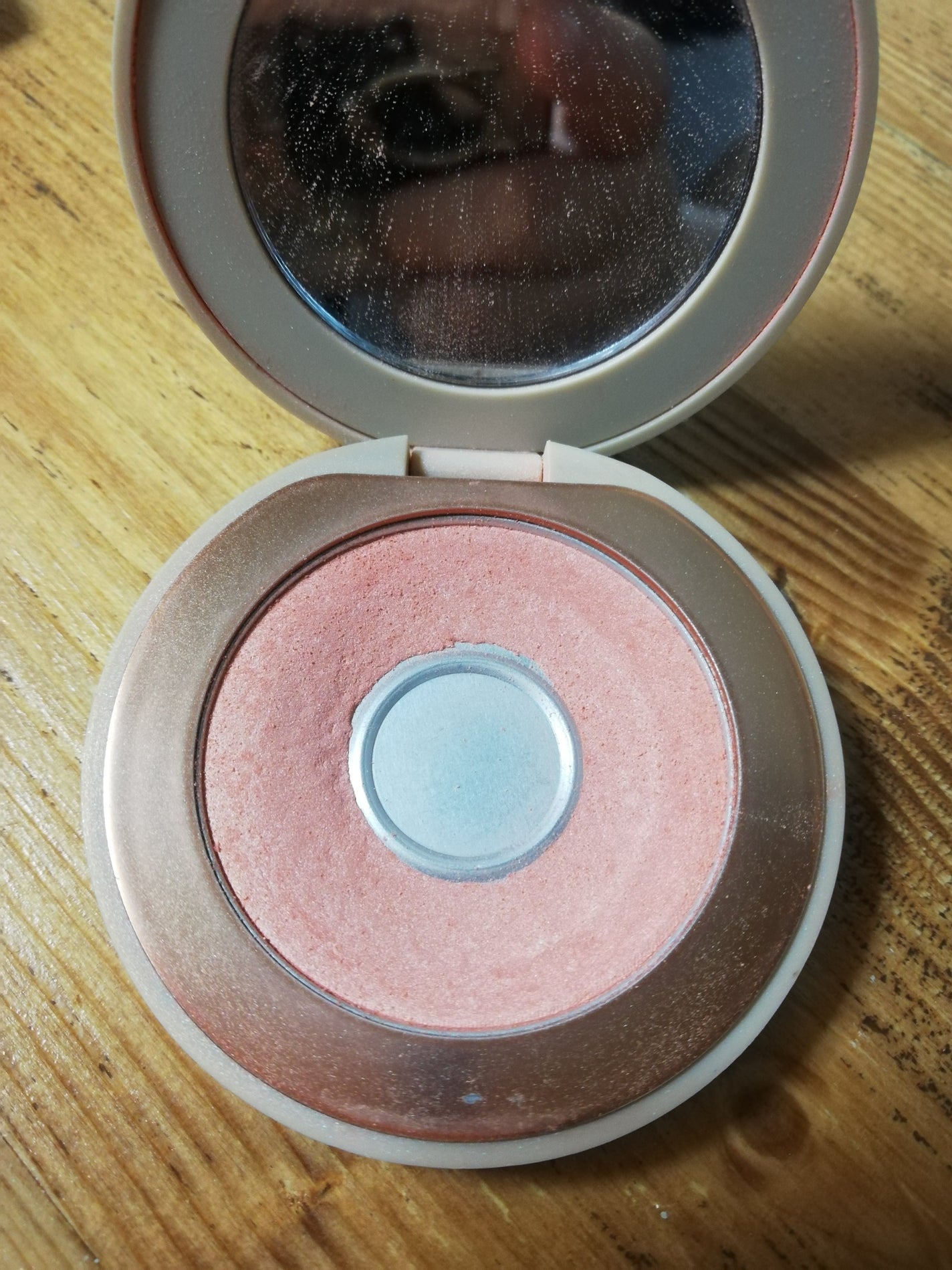 はむたろう。 on LIPS 「5月の底見え😉イニスフリーのパウダーは夏になってきて出番が増え..」(2枚目)