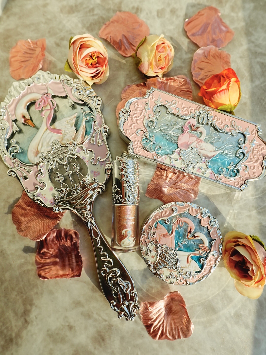 フラワーノーズスワンバレエシリーズ アイシャドウパレット/FlowerKnows/アイシャドウパレットを使ったクチコミ（2枚目）