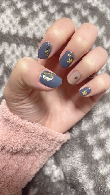 ネイル💅
暖かくなってきたので、春ネイルしました💅
百均のネイルシールを使って華やかに❤️

ukaのネイルをいただいたので気に入って使っています。塗りやすいよ！
最近はトップコート2度塗りしてます。
