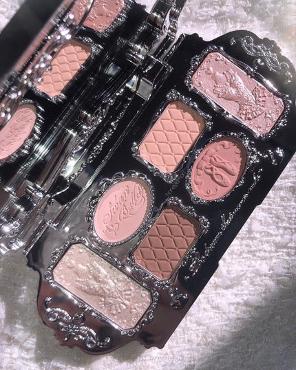 フラワーノーズスワンバレエシリーズ アイシャドウパレット 01 ホワイトスワン/FlowerKnows/アイシャドウパレットを使ったクチコミ(2枚目)