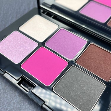 DAZZSHOP 2021 HOLIDAY COLLECTION HOLIDAY EYESHADOW PALETTEのクチコミ「DAZZSHOP ホリデーコレクション
アイシャドウ パレット Ⅰ

ベースカラーから締めカラ.....」（2枚目）