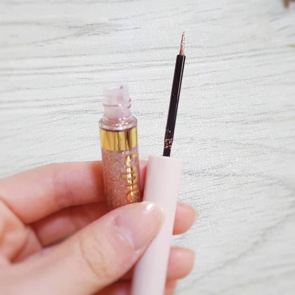 グリッターイルミネーションライナー/CipiCipi/リキッドアイライナーを使ったクチコミ(2枚目)