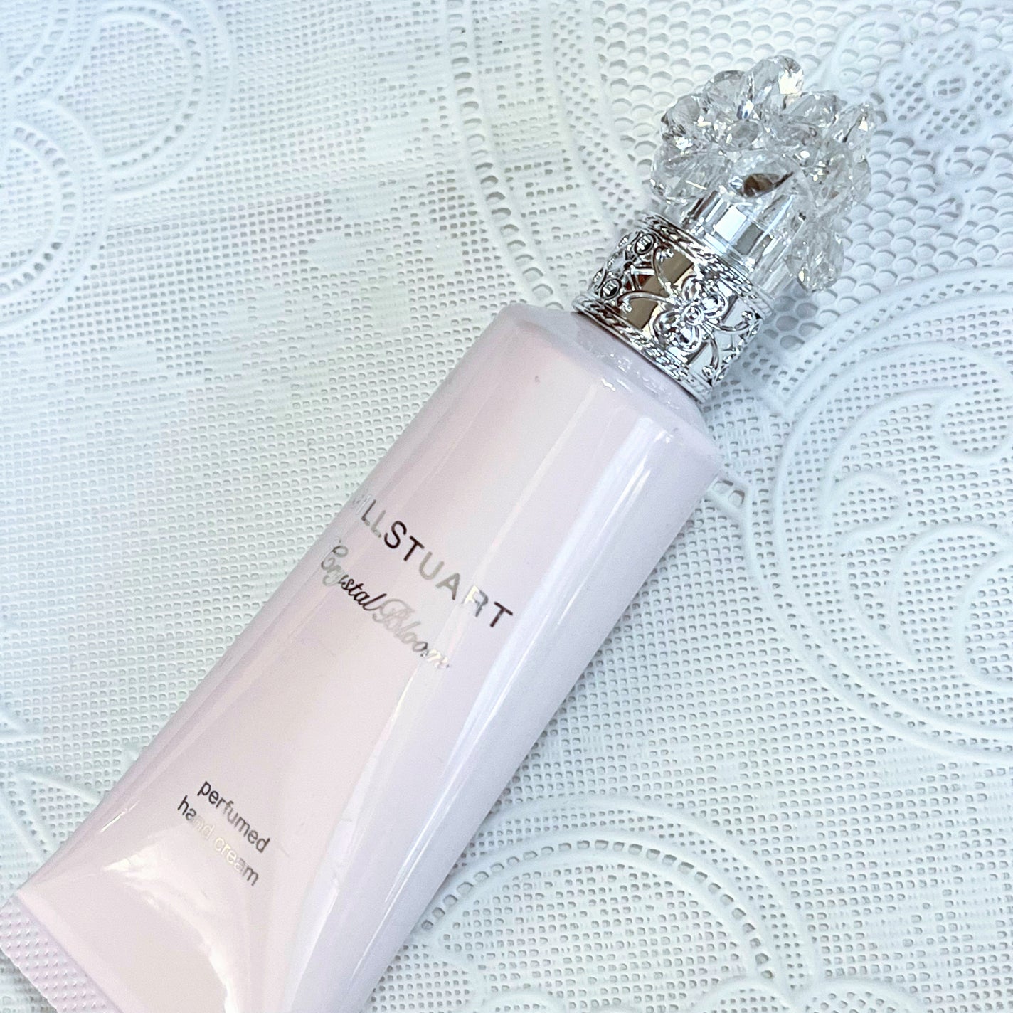 クリスタルブルーム パフュームド ハンドクリーム/JILL STUART/ハンドクリームを使ったクチコミ(8枚目)