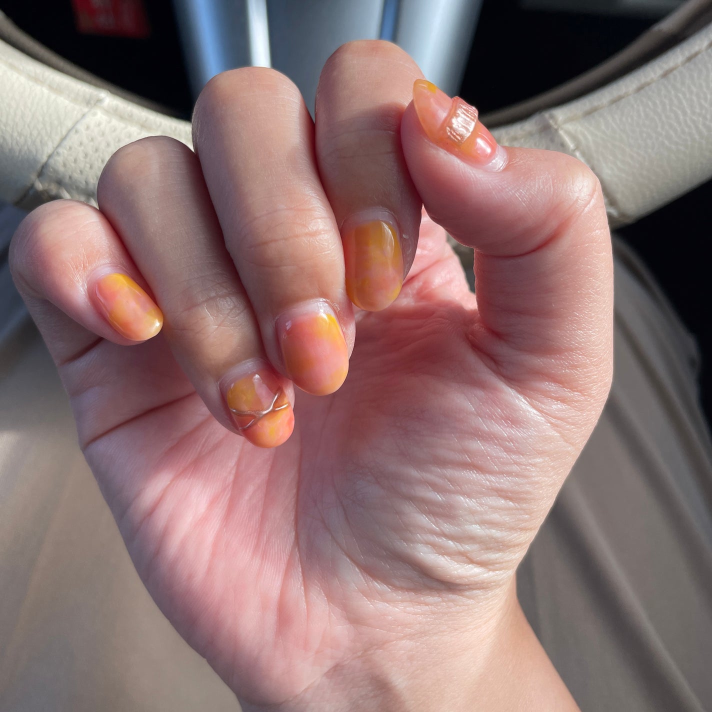 とうたちゃん(*'ω' *) on LIPS 「もう来週で付け替えるくらいに今更なNew(?)ネイル投稿💅です..」(1枚目)