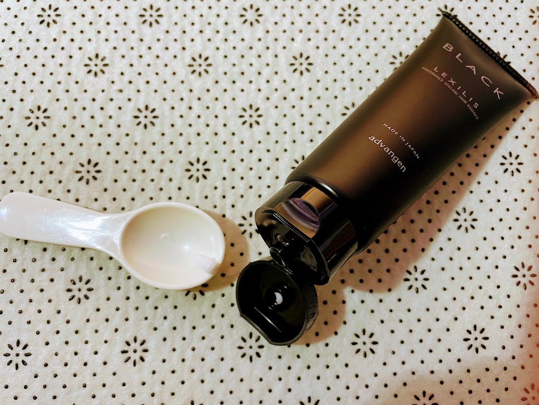 LEXILIS ブラック フレグランス スタイリング ヘアエッセンスのクチコミ「濃厚なクリームのようなテクスチャで
ヘアに馴染ませやすいです。

シャンプーと同じく甘い.....」（1枚目）