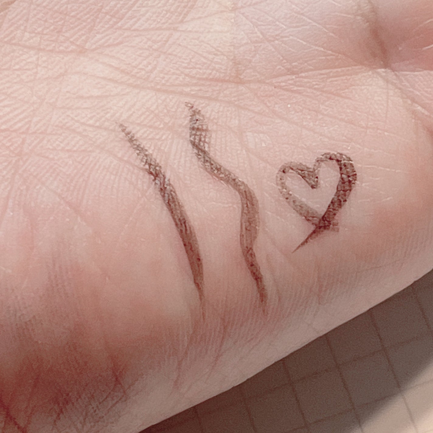 スキルレスライナー/LUMIURGLAS/リキッドアイライナーを使ったクチコミ(3枚目)