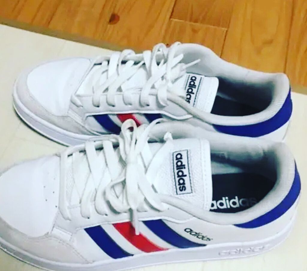 リサ・ラーソン♡クッションファンデマニア on LIPS 「#adidas#スニーカー#Amazon冬にこそ━━━━━☞(..」(1枚目)