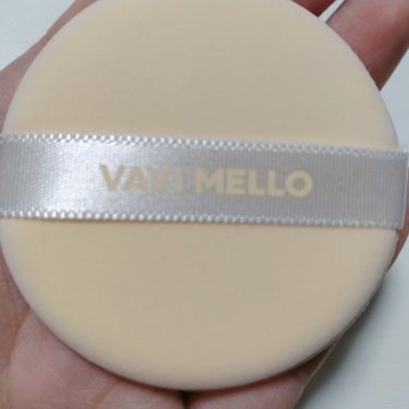 500円で3つも？！コスパよし！もちもちぷにゅぷにゅパフ

【使った商品】
VAVI MELLO SHINE PUFF GLOW 

【商品の特徴】
3つ入って500円*！もちもちぷにゅぷにゅのパフ
hince セカンドスキングロウクッションのパフに感触が似ている
*LIPSでの価格

【使用感】
もちもちとした使い心地
ムラなくキレイにファンデが塗れる

【良いところ】
コスパがよい
肌触りも柔らかく、ムラなくファンデが塗れる

【イマイチなところ】
hince似だけど、発色はhinceとは違う

hinceのパフ:ピンクよりに発色
VAVI MELLOのパフ:黄みよりの発色の画像 その1