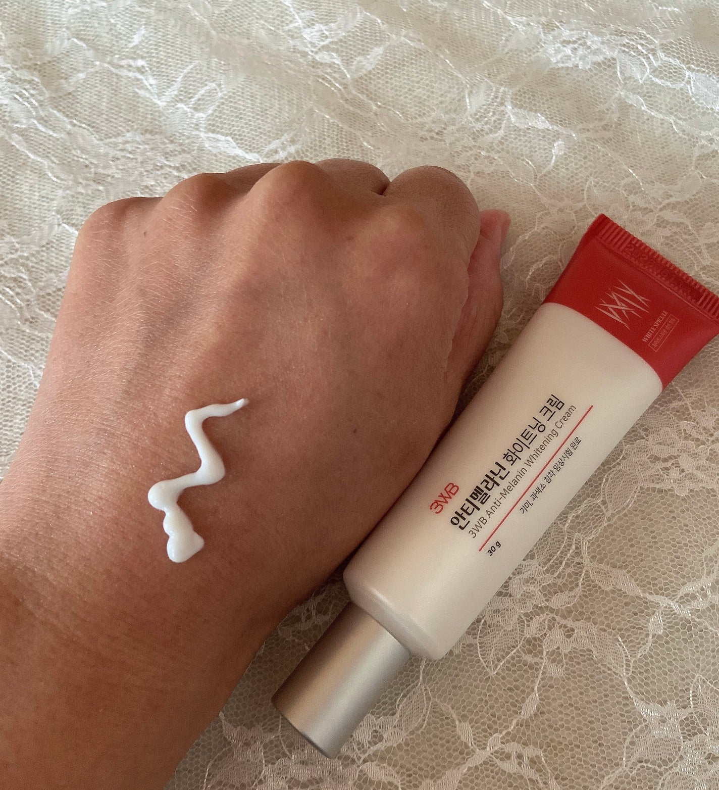min on LIPS 「3WBアンチメラニンホワイトニングクリーム30gチューブタイプ..」(3枚目)