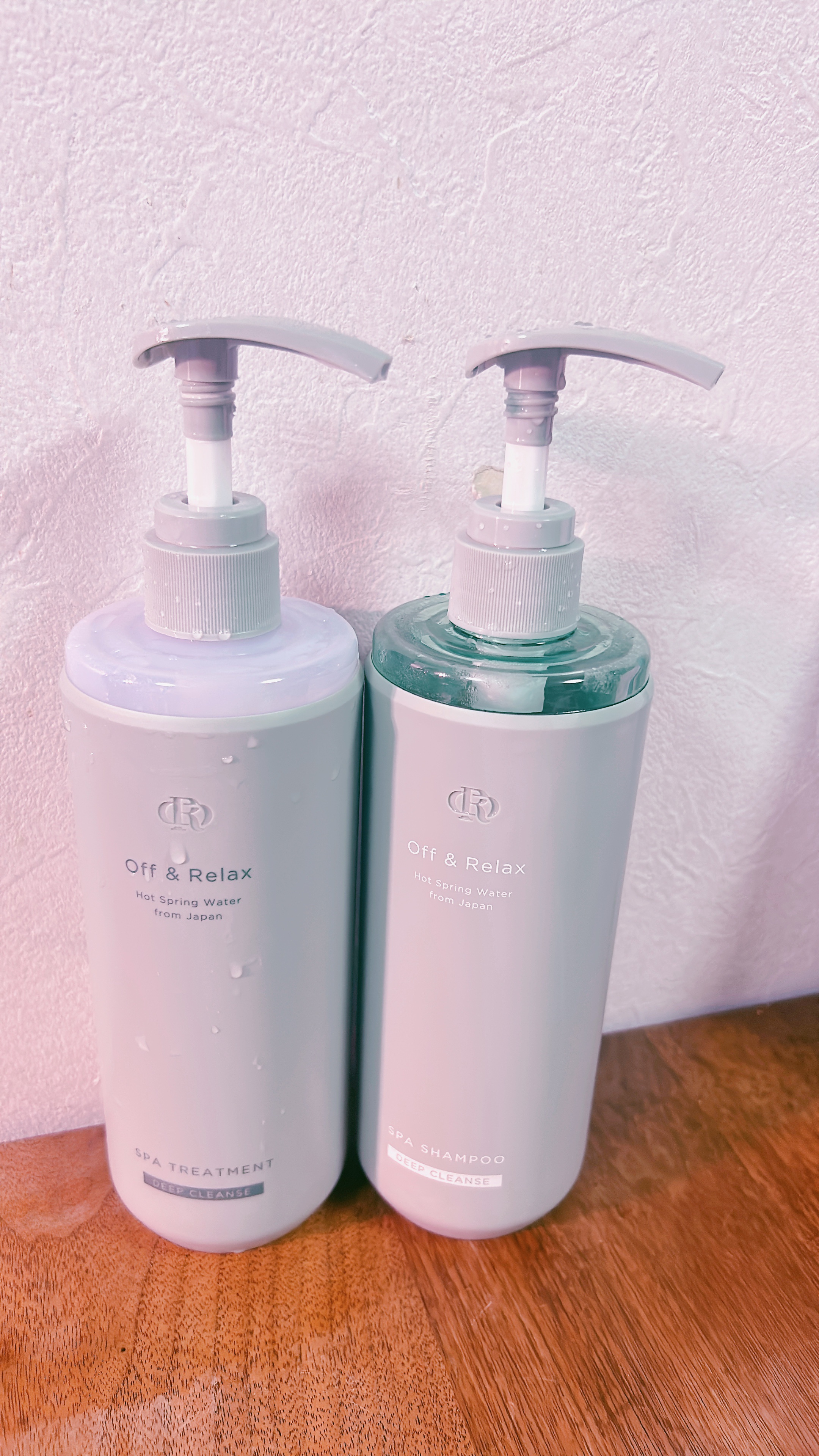 
PR

Off&Relaxさんから
OR スパ シャンプー/トリートメント 
ディープクレンズをいただきました☻


とにかく香りが凄い!!
しっかり残る爽やかな香り…
はまります(笑)

眠る時にふんわりと
香りが心地よくて好き。

O