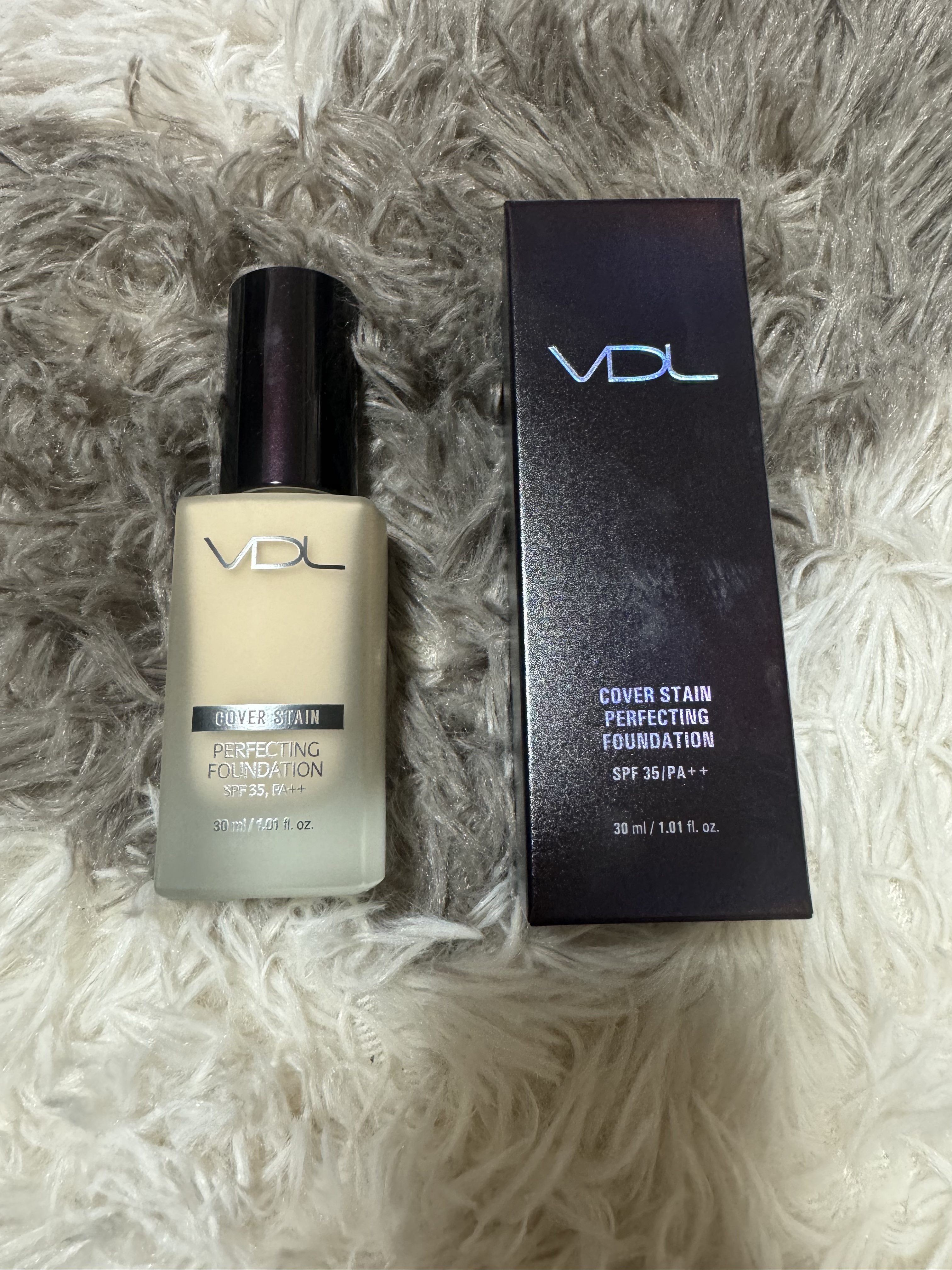 カバーステイン パーフェクティング ファンデーション V01 ライトオークル/VDL/リキッドファンデーションを使ったクチコミ（1枚目）