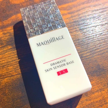 Maquillage  ドラマティックスキンセンサーベースEX SPF25PA+++

私は化粧下地はこれが神だと思いずーーっとずっと愛用してます！

オールシーズンなので冬でも乾燥せずに使えますし、フ