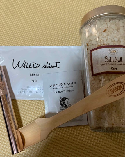 YVES SAINT LAURENT BEAUTE マスカラ ヴォリューム エフォシル フラッシュプライマーのクチコミ「皆さまこんにちは。
大阪出張の時に、弟の彼女のおつかいで、トムフォードのアイシャドウとファミ.....」(1枚目)