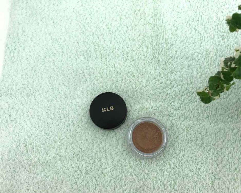 LB プレストリッチピグメントNのクチコミ「小さくて可愛らしいサイズのアイシャドウです
筆で塗っても指で塗っても◎
とにかくポーチに入れや.....」（1枚目）