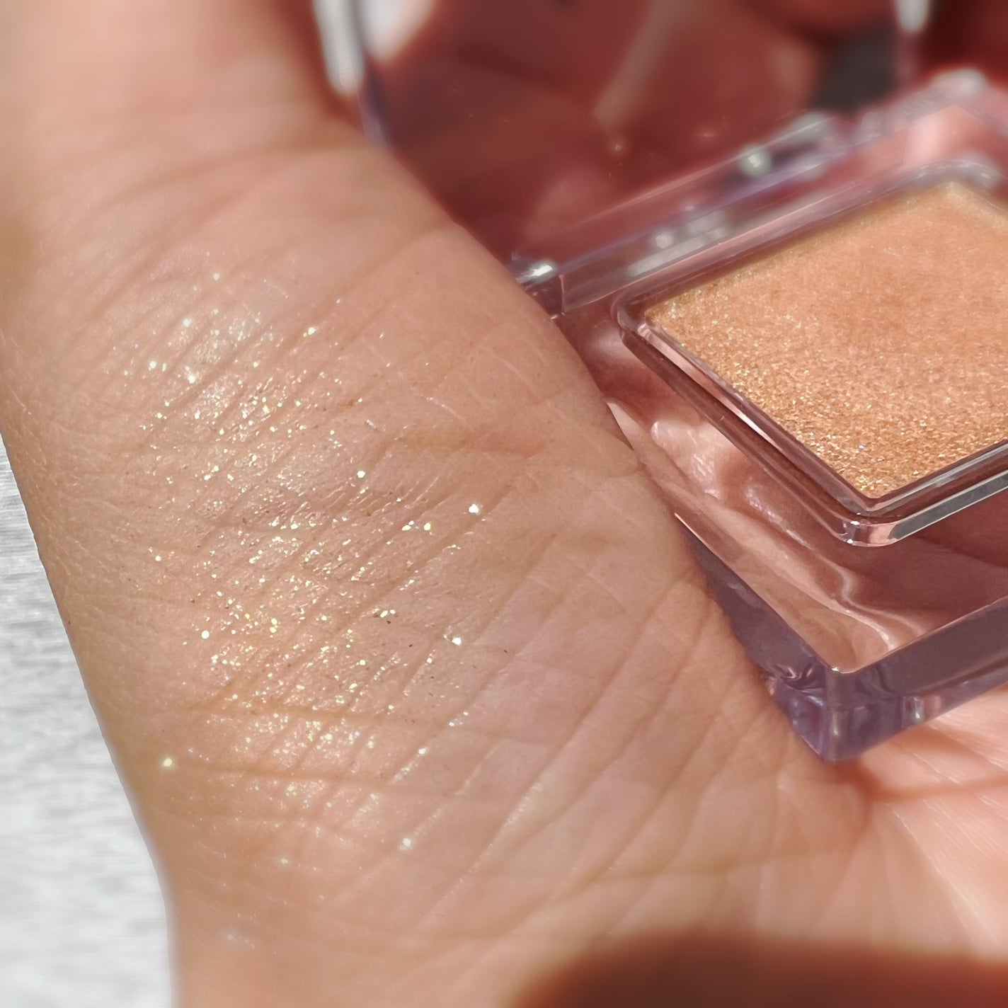 マルチカラーバリエーション スパークル/チャコット・コスメティクス/単色アイシャドウを使ったクチコミ(3枚目)