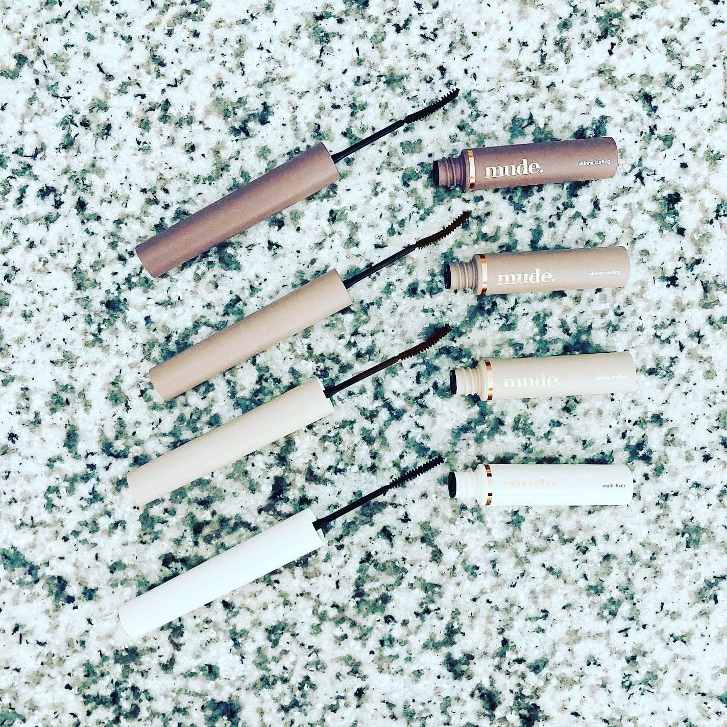 インスパイアマルチフィクサーマスカラ/mude/マスカラ下地を使ったクチコミ(2枚目)