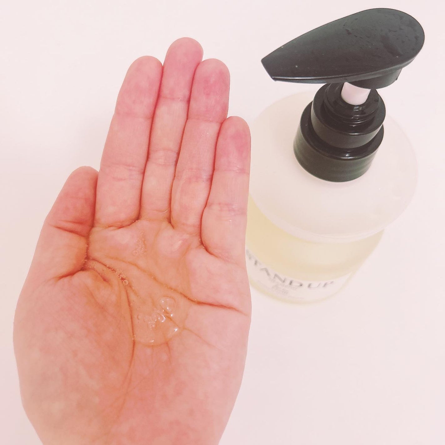 める on LIPS 「・&beHAIRスタンドアップシャンプースパークルトリートメン..」(4枚目)