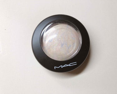 言わずと知れた大人気商品！！
MACのライトスカペード！！！！！✨

お友達から誕生日プレゼントでいただきました❤

ハイライトに高いお金出せない…。
ハイライトなんてどれも同じ…。

なんて思ってるそ