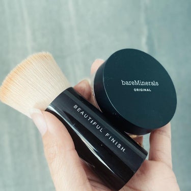 bareMinerals ビューティフル フィニッシュ ブラシのクチコミ「★━━━━
ᴏʀɪɢɪɴᴀʟ ꜰᴏᴜɴᴅᴀᴛɪᴏɴ
使ってみたよぉ 𓈒𓂂🪞

ブラシもふわふわ.....」（3枚目）