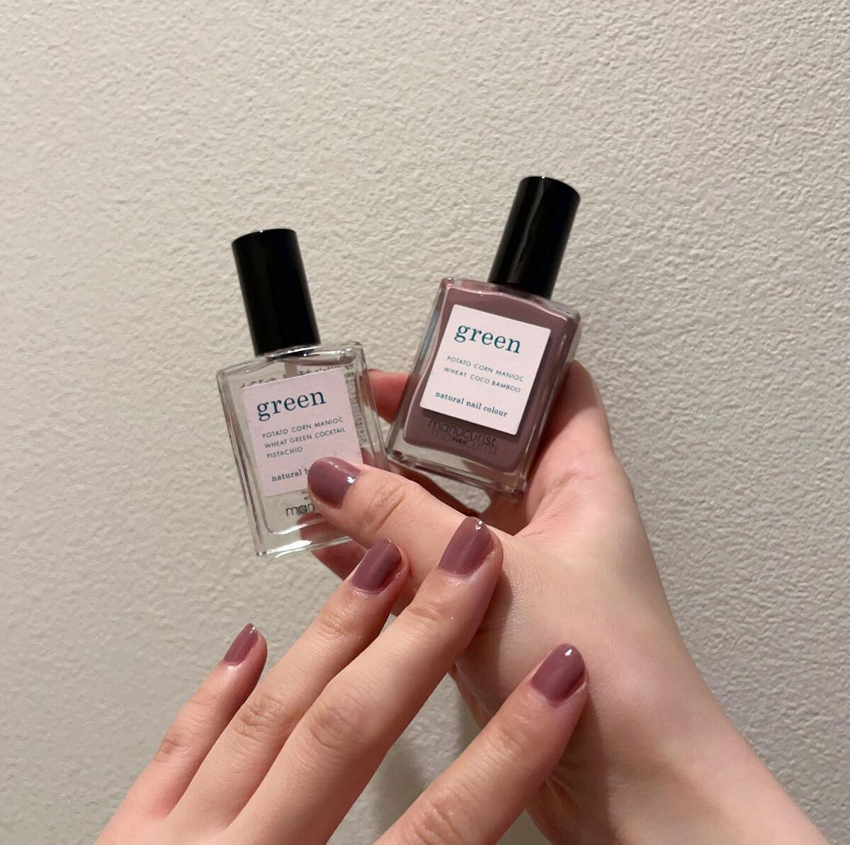greenの
ネイルカラーとベースコート🌝

"ローズマウントバトン"（難しい色の名前）

ブラシが平たくてフィットして塗りやすいし乾きも
早くてなんと言っても自然成分80%以上で出来てるから
爪にも優しい◎

落ち着いたローズの色味が絶