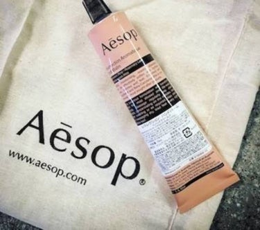 Aesopのレスレクションハンドバームです。

これはイソップの中でも割と定番な商品ですよね〜！
初めて買ったのは去年の冬頃です。この前なくなったので2本目を買いました٩(*´︶`*)۶
このハンドバー