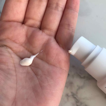 ビオデルマ ピグメンビオ デイリーUVケア ホワイト SPF50+/PA++++のクチコミ「固めのクリームだけど、
よくのびます😊
顔全体なら2プッシュが適量かな?
香りがねー
.....」(2枚目)