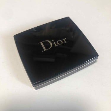 DIORのアイシャドーは

発色が良く、コンパクトで
持ち運びに凄く便利です！

メイクの時は
毎回他のシャドーと合わせて使ってます。

