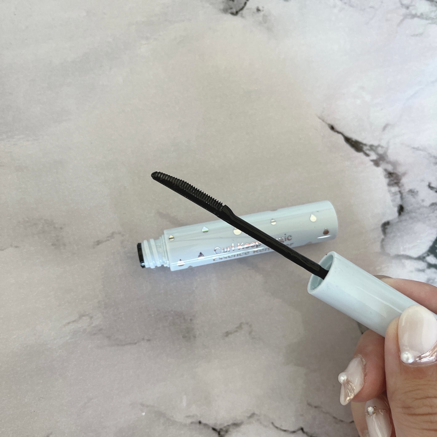 カールキープマジック エッセンスリムーバー/コーセーコスメニエンス/マスカラ下地を使ったクチコミ(2枚目)