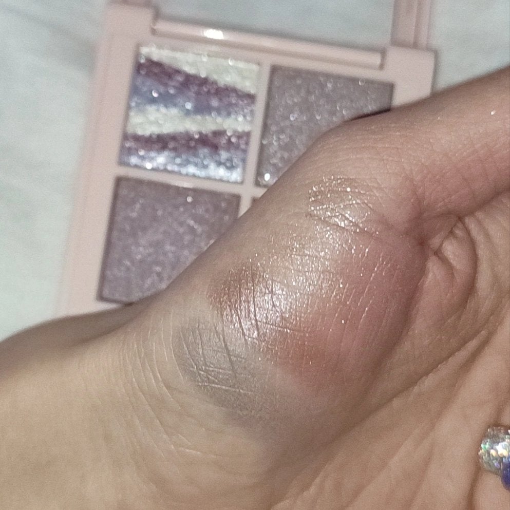 レブロン ダズル アイシャドウ クアッド/REVLON/アイシャドウパレットを使ったクチコミ(4枚目)