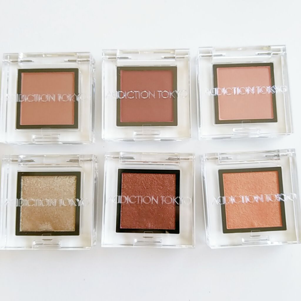 タダーーーーン！！！
昨日リニューアル発売のアディクションの
ザアイシャドウ💕
6色予約するとパレットがタダで付いてくるので
予約していて、ほぼ全色入れ替えて
昨日購入してきました😆✨❤️
上3色がマット、
下3色がスパークルで
すべて