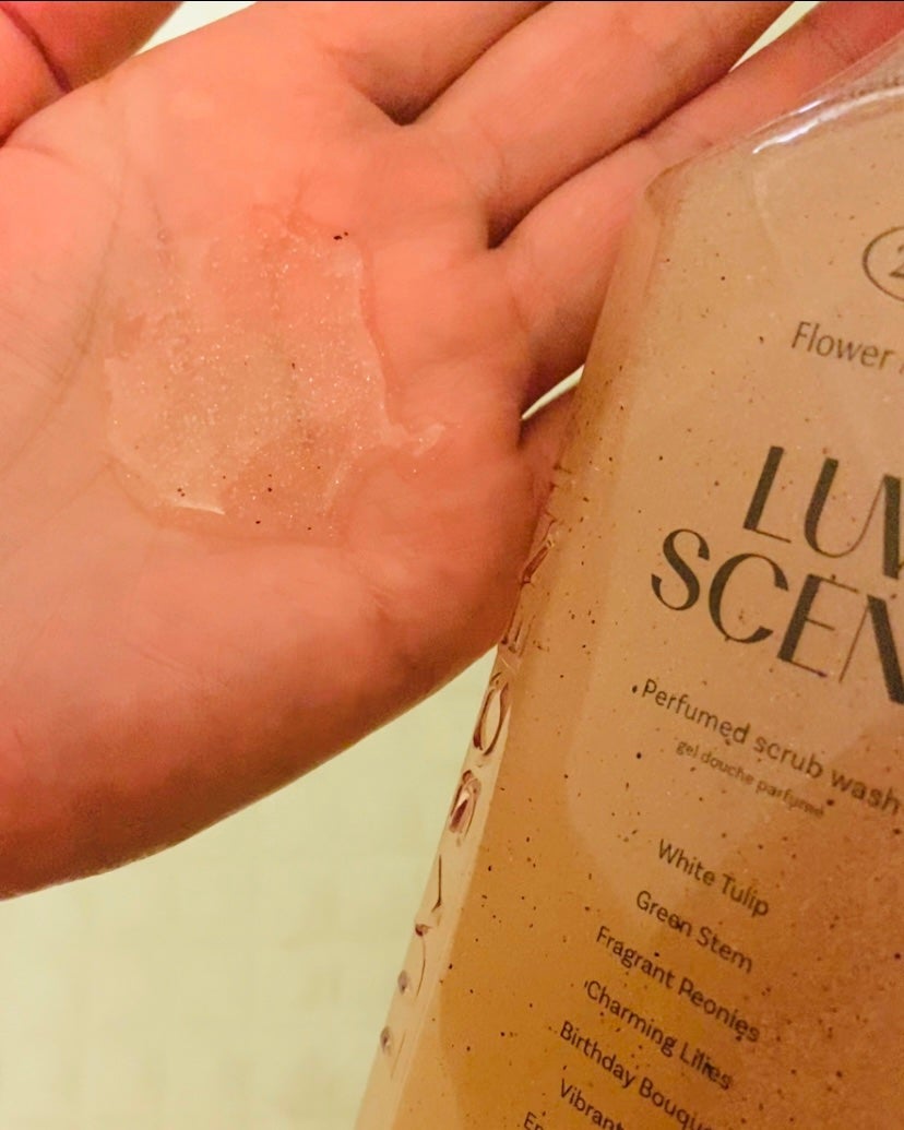 スクラブボディウォッシュ フラワーマーケット ホワイトチューリップ/LUV SCENT/ボディスクラブを使ったクチコミ(2枚目)
