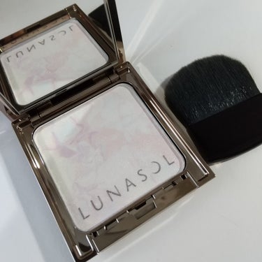 LUNASOL マージングフェースグロウのクチコミ「LUNASOLのマージングフェイスグロウを再入荷で購入しました。

白っぽくなるのかな？と思い.....」（1枚目）