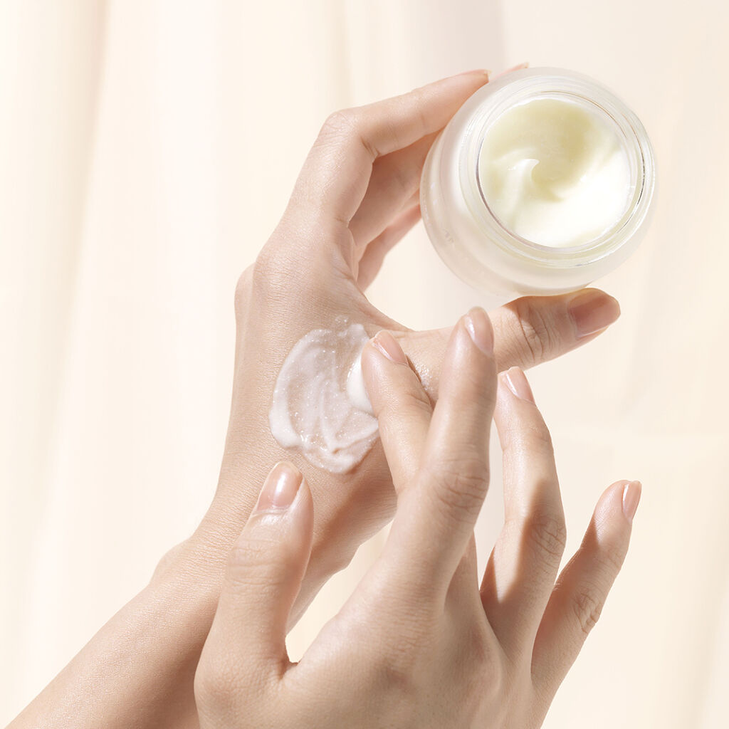 フラワーインフューズド ファインピール/FEMMUE/その他スキンケアを使ったクチコミ（3枚目）