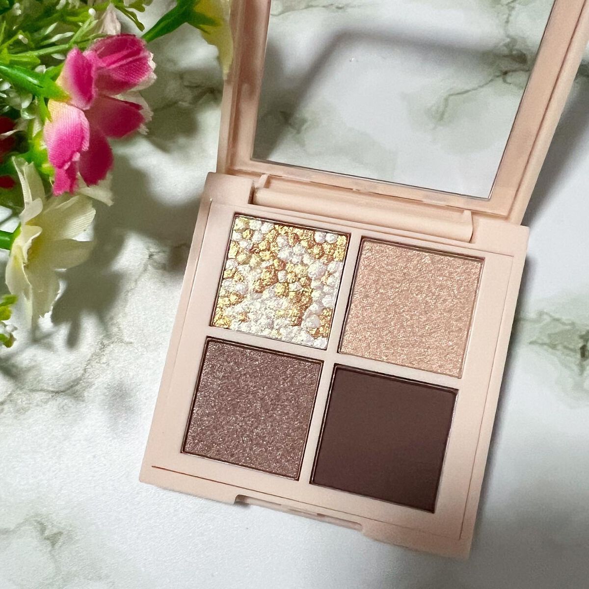 レブロン ダズル アイシャドウ クアッド/REVLON/アイシャドウパレットを使ったクチコミ（2枚目）