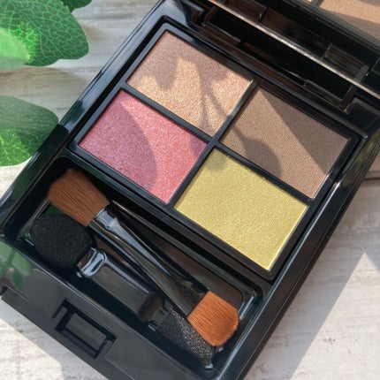 ミネラルクラッシィシャドー サンライズデュー(限定)/エトヴォス/アイシャドウパレットを使ったクチコミ(3枚目)